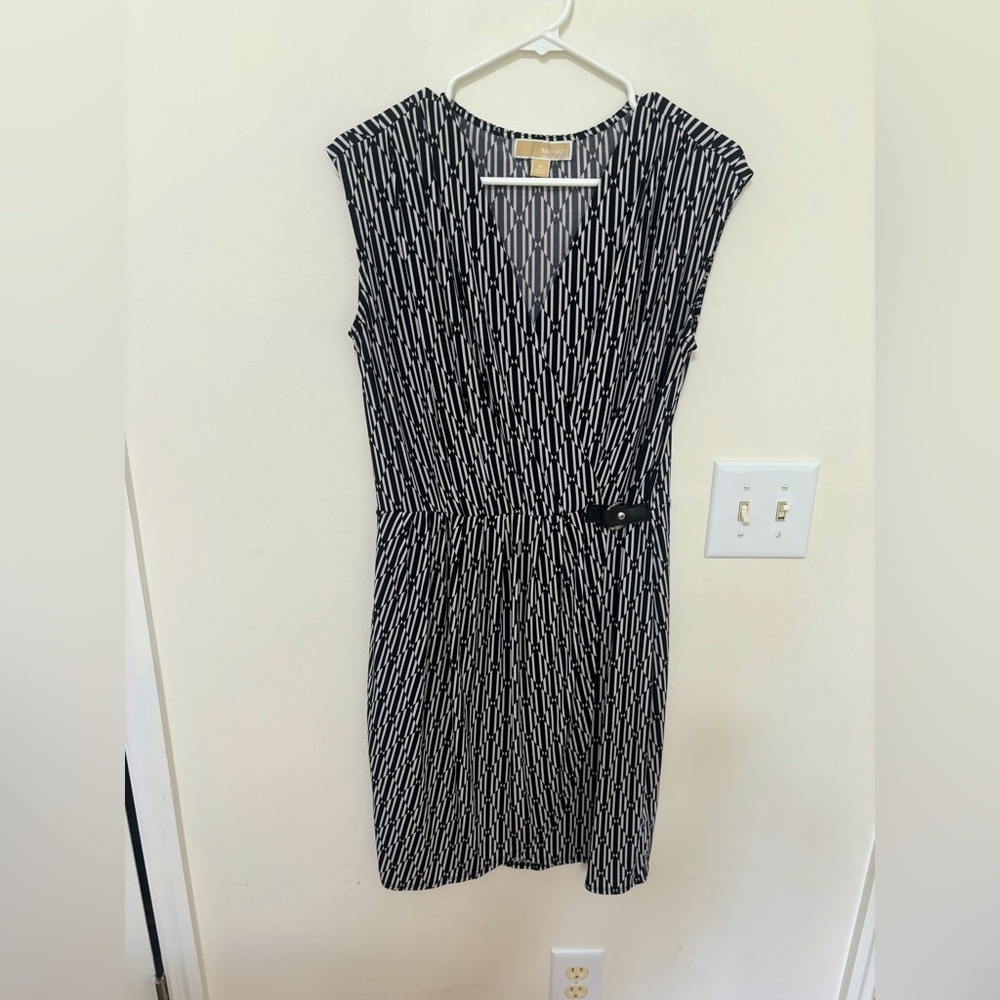 Michael Kors Black and‎ White Sheath Mini Dress